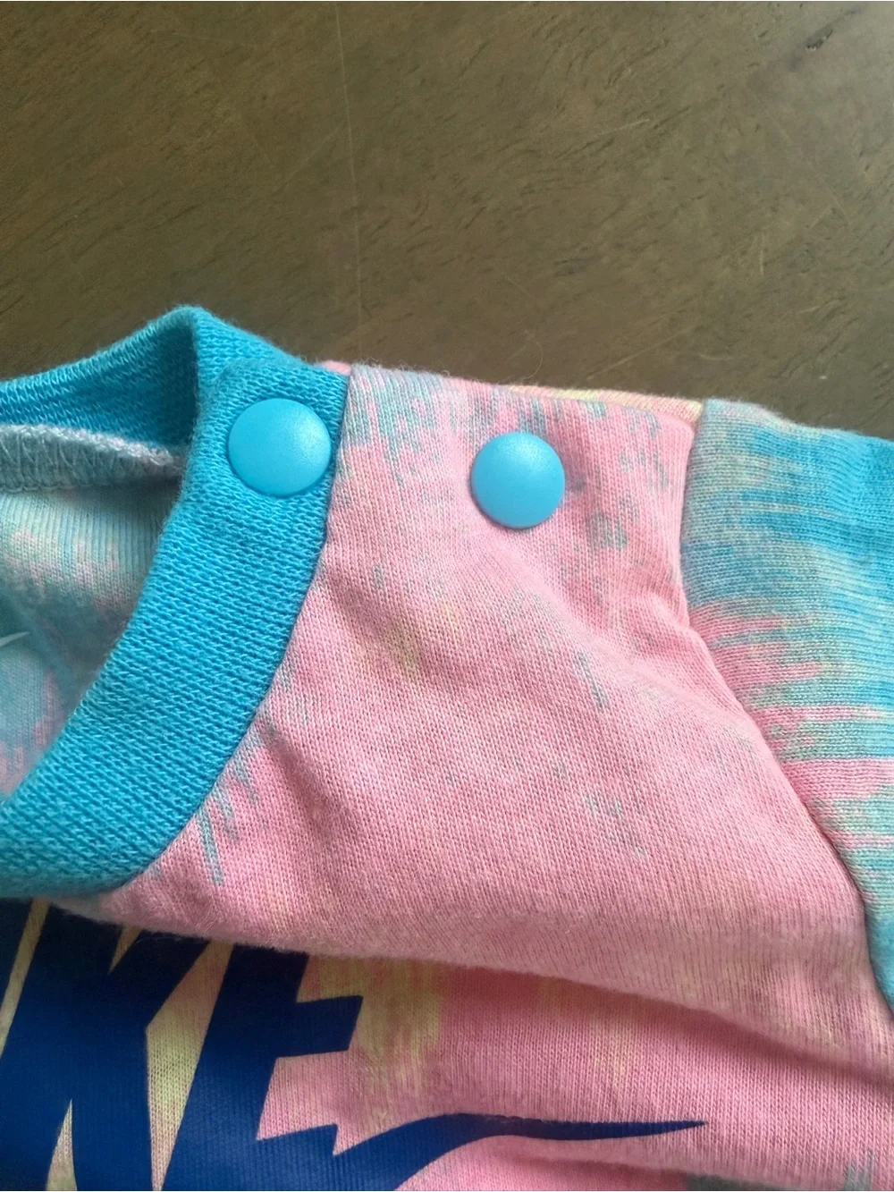 Nike baby tie